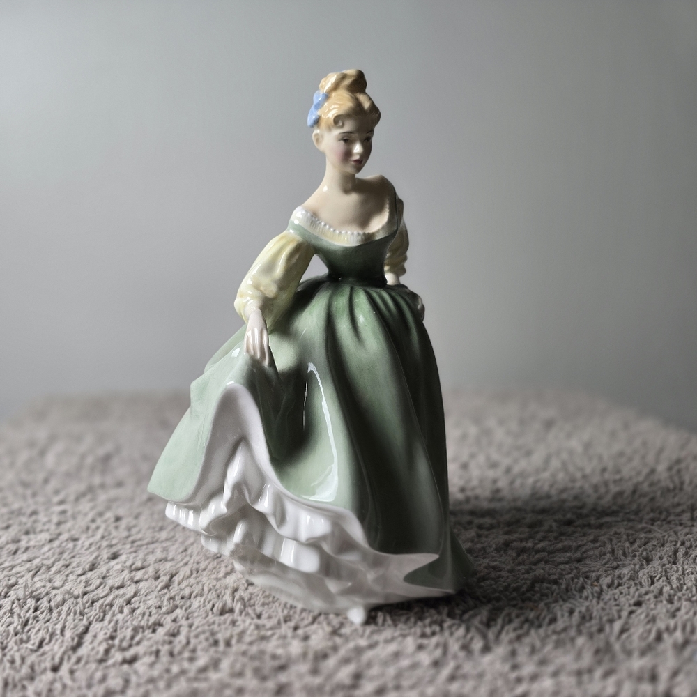 Royal Doulton Fair Lady Figurine Bone China England - Picture 8 of 12